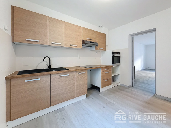 Maison de village à vendre à Les Roches de Condrieu - 84 m², garage, proche commodités