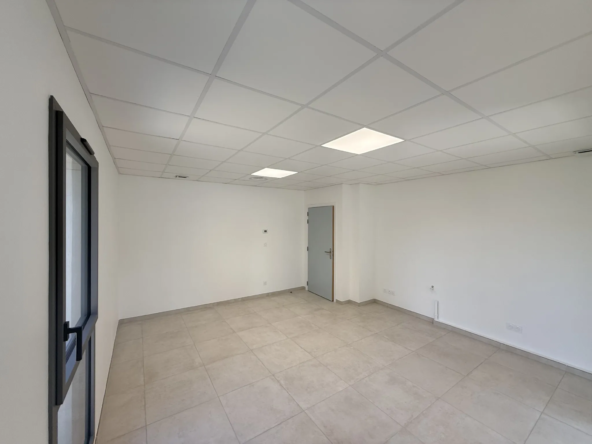 Bureau de 28 m² à vendre à Lorgues - Espace professionnel moderne
