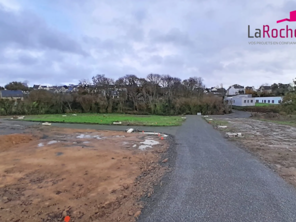 Terrain constructible de 391 m² à Loperhet, proche Brest, environnement calme et boisé