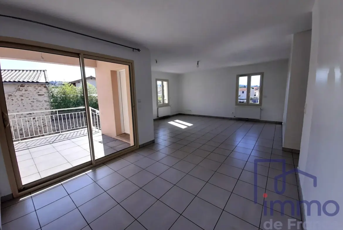 Appartement T4 à vendre à Montbrison avec terrasse et stationnement 