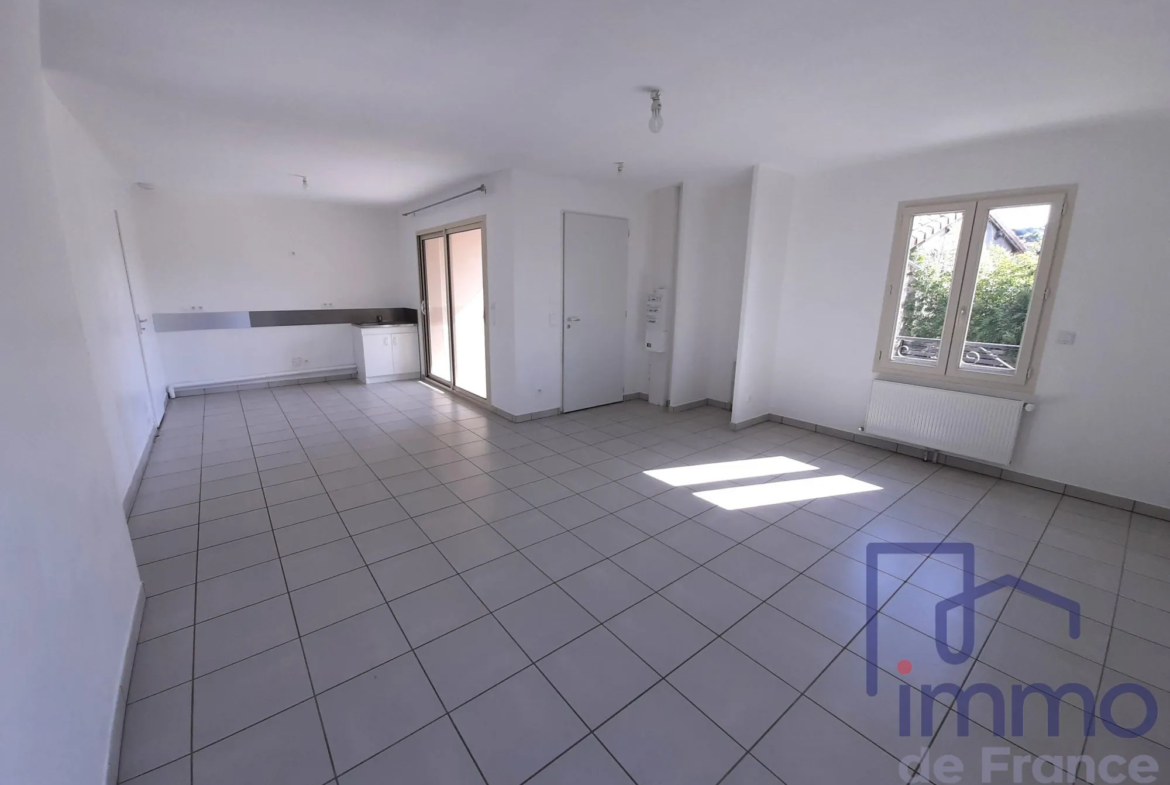 Appartement T4 à vendre à Montbrison avec terrasse et stationnement 