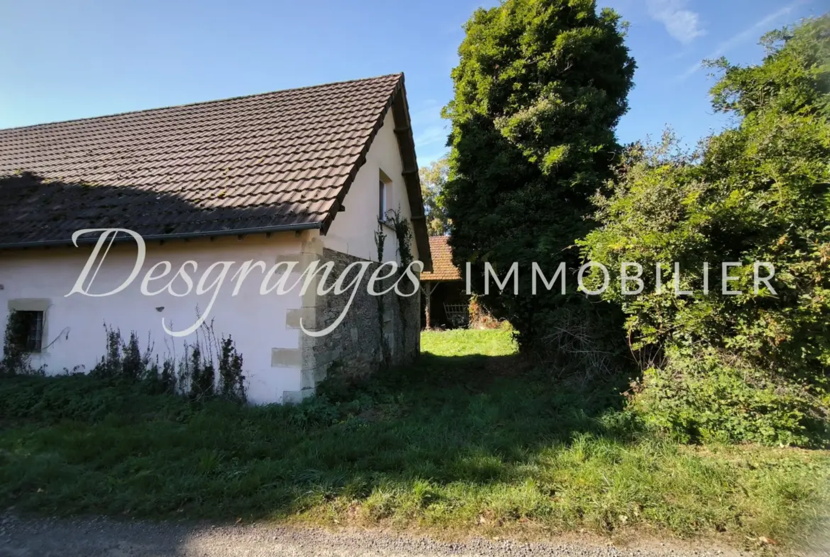 Propriété authentique avec vues dégagées et grandes granges à Génès 