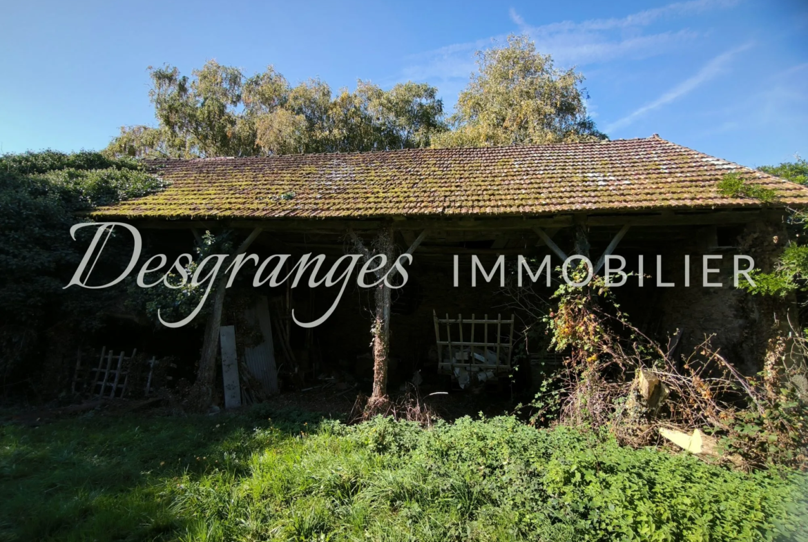 Propriété authentique avec vues dégagées et grandes granges à Génès 