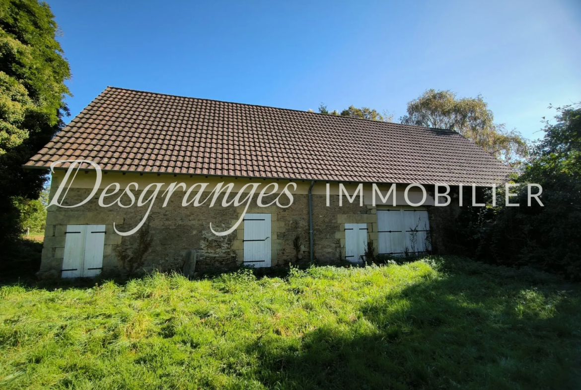 Propriété authentique avec vues dégagées et grandes granges à Génès 