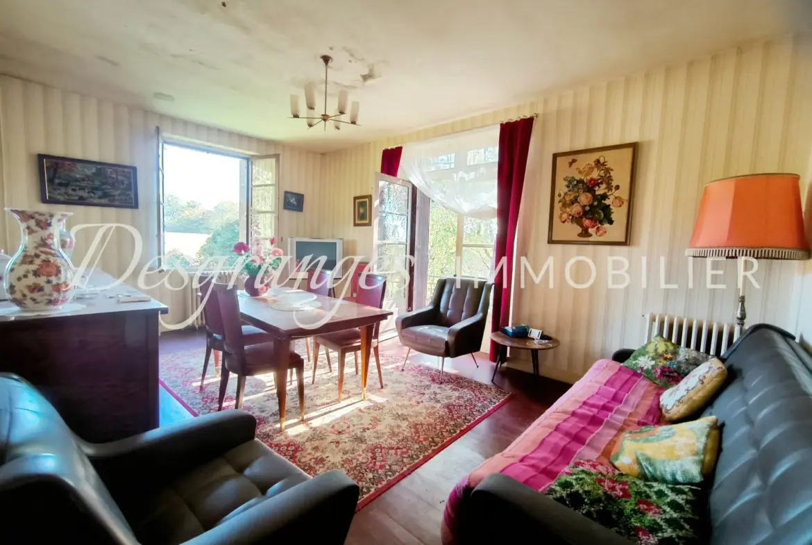 Propriété authentique avec vues dégagées et grandes granges à Génès 