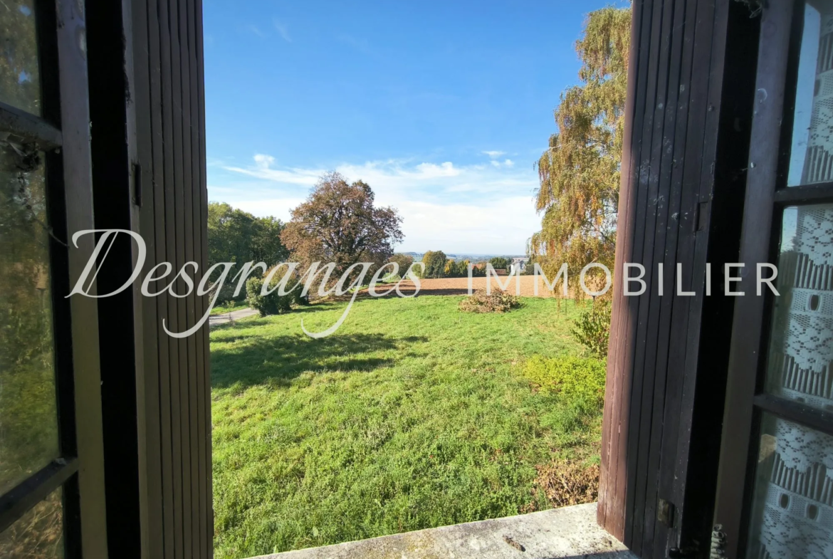 Propriété authentique avec vues dégagées et grandes granges à Génès 