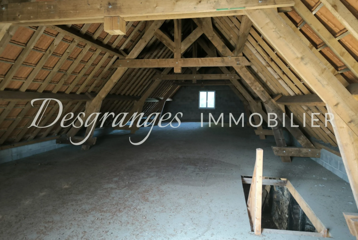 Propriété authentique avec vues dégagées et grandes granges à Génès 