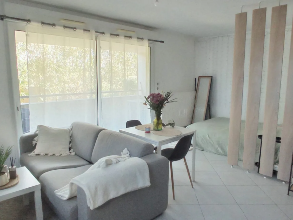 À vendre T1 lumineux avec terrasse et piscine à LATTES