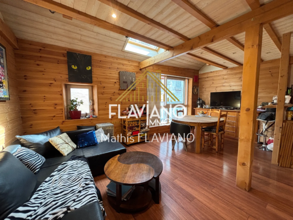 Maison de ville rénovée avec studio et triplex à Barcelonnette