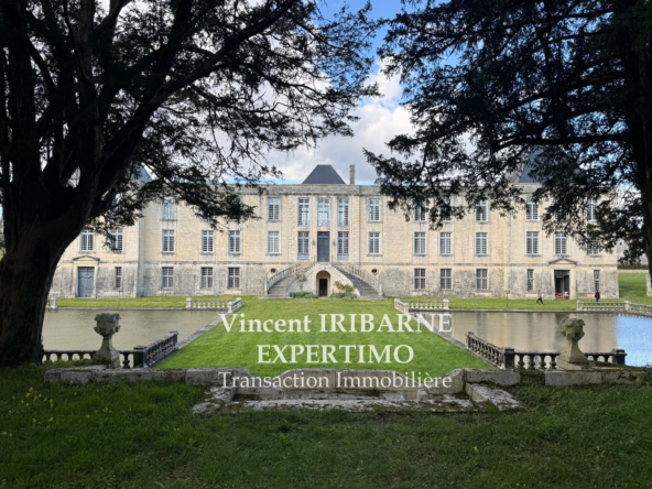 Appartement d'exception avec parc privatif de 19 hectares à Saintes