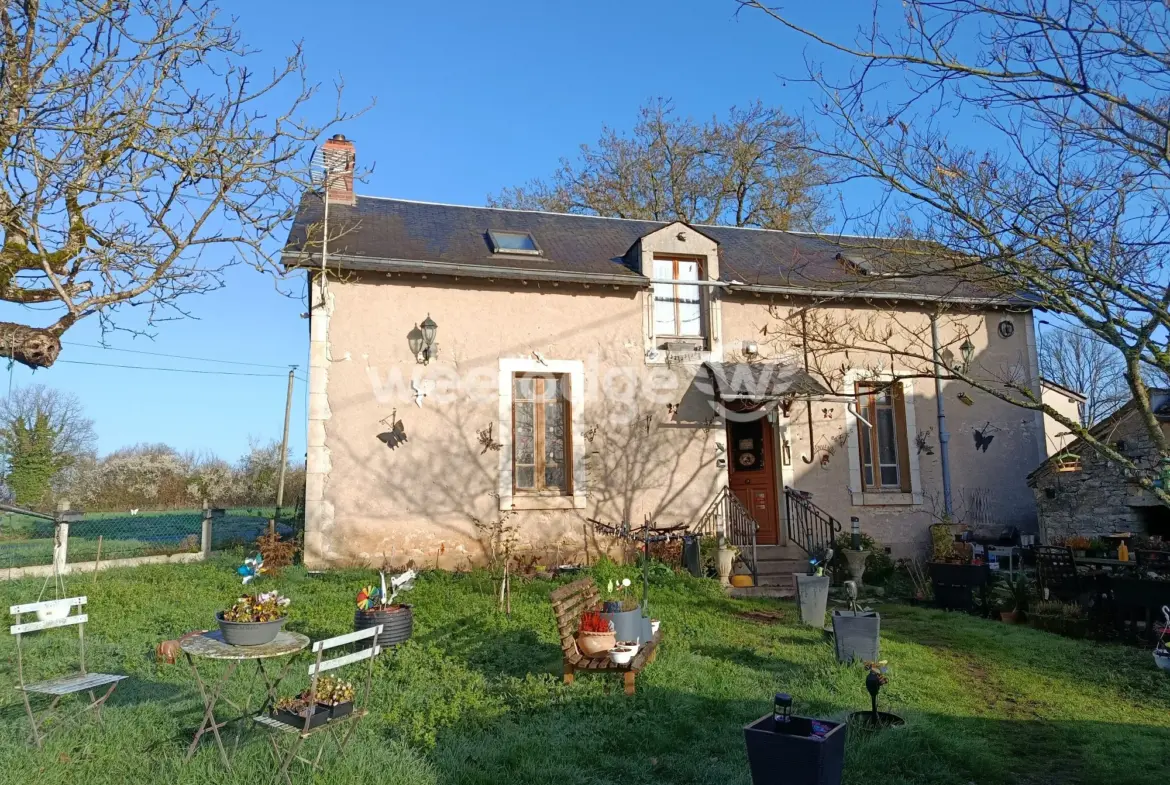 Maison à rénover avec grande dépendance et grand terrain à Chasseneuil 