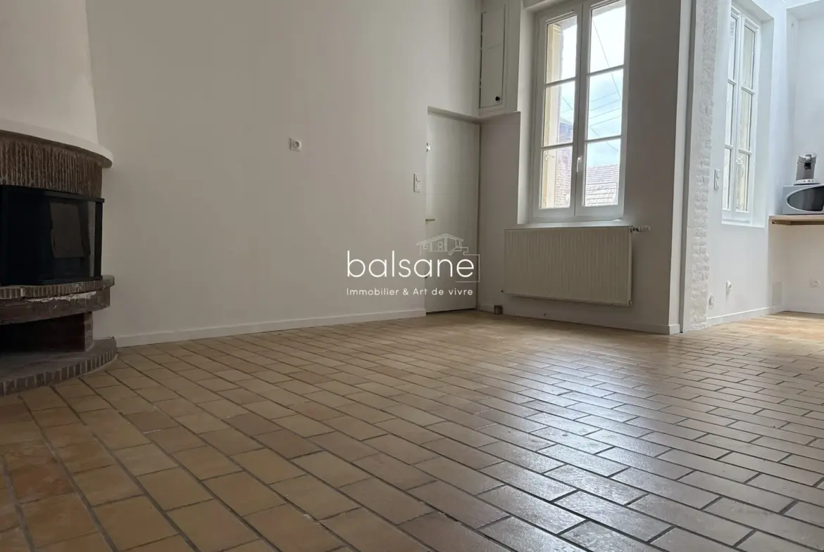 Maison de ville rénovée de 44 m² à Elbeuf, prêt à vivre ou louer 