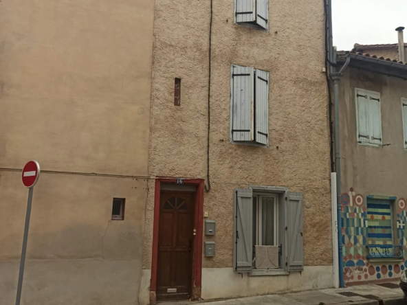 Immeuble à vendre à Revel - Investissement rentable avec revenu locatif de 570 €