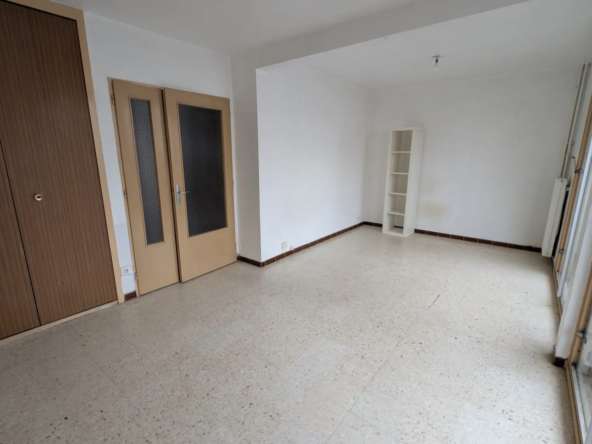 Appartement à rénover de 33m² à Montpellier avec loggia et stationnement