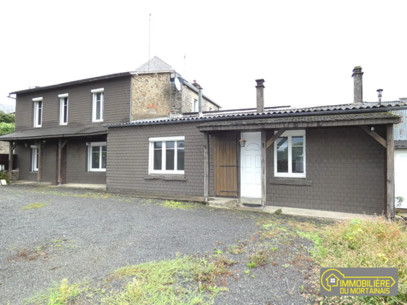 Maison de ville à Saint-Hilaire-du-Harcouët avec dépendance et terrain de 1161 m²