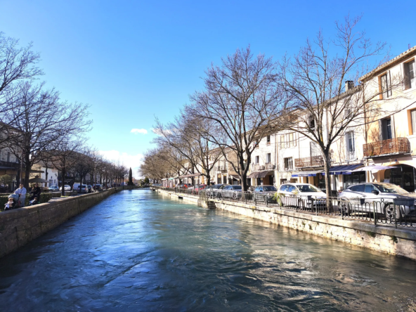 Maison de ville rénovée avec entrée sécurisée à l'Isle-sur-la-Sorgue