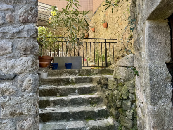 Bel appartement lumineux T3 avec terrasse à Antraigues-sur-Volane