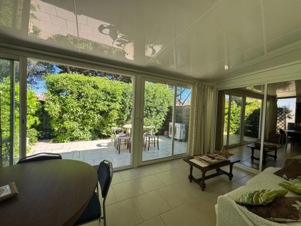 Maison rénovée avec véranda et 2 chambres dans le quartier prisé des Pinèdes à Cap d’Agde