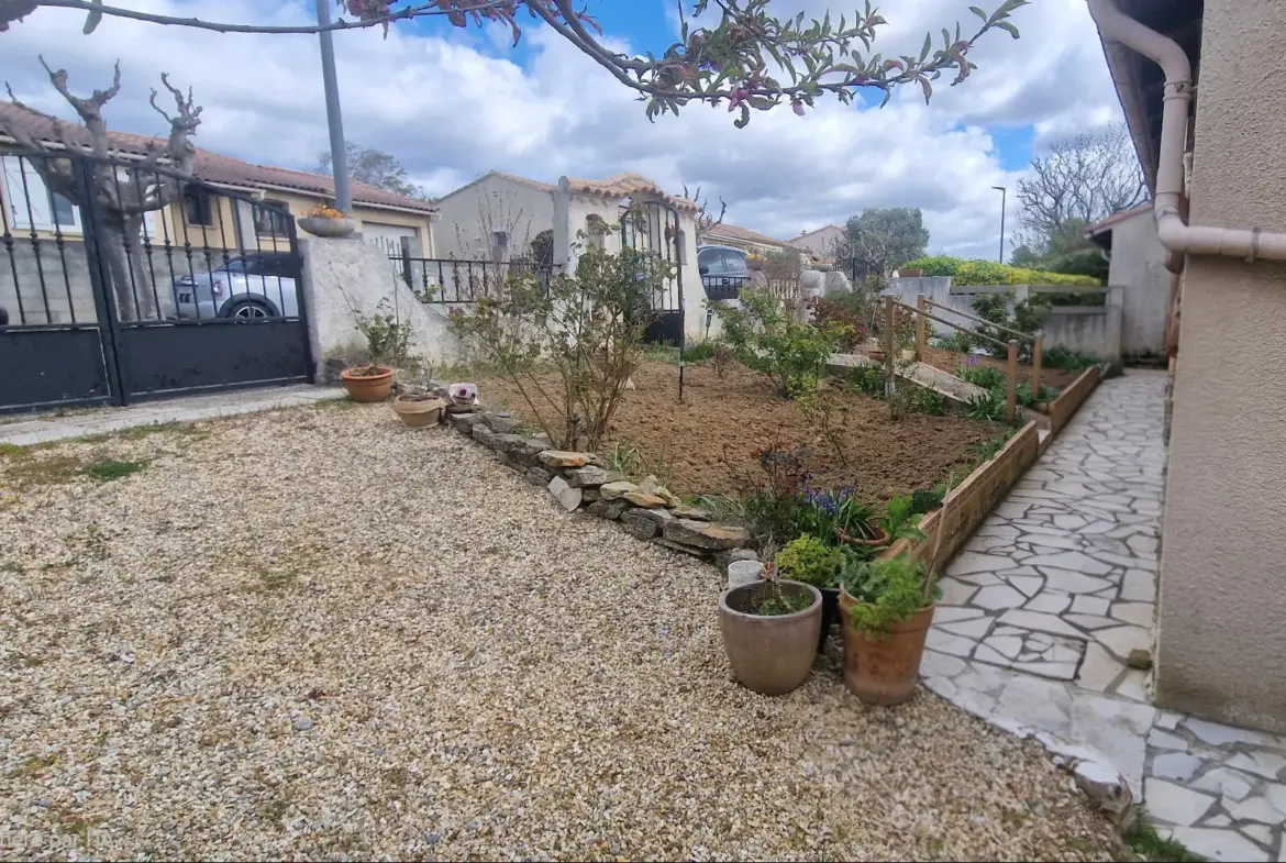 Maison de plain-pied à Pennautier avec piscine et véranda 