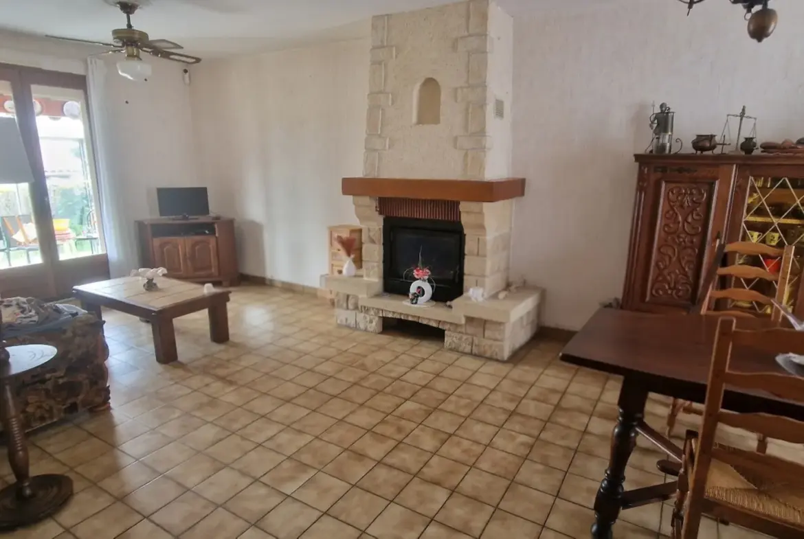 Maison de plain-pied à Pennautier avec piscine et véranda 