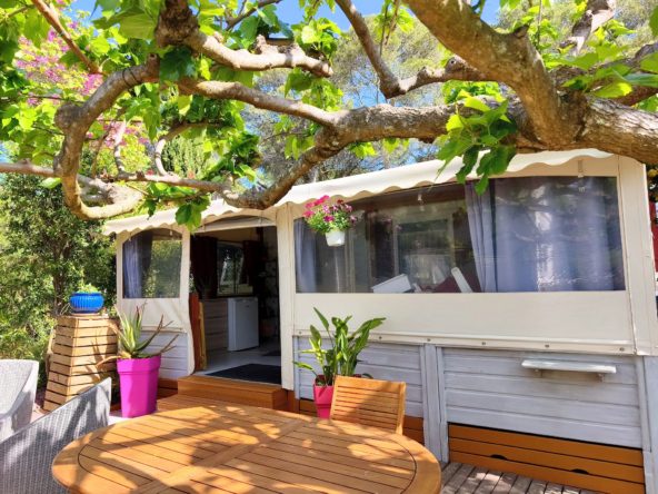 Mobil-home dans parc résidentiel de loisirs à Puget-sur-Argens