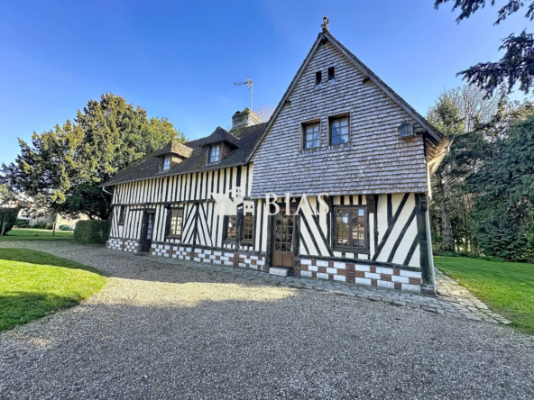 Maison authentique 5 chambres avec dépendance et terrain à Thiberville