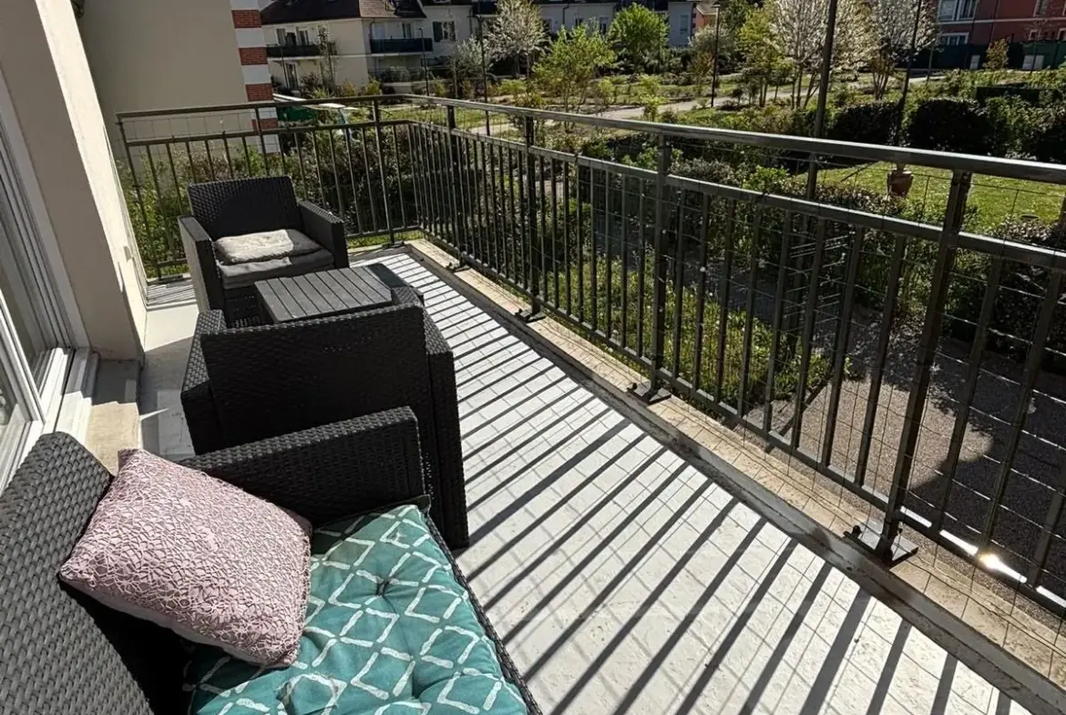Appartement F2 lumineux avec deux balcons à Nandy - Pavillon Royal 