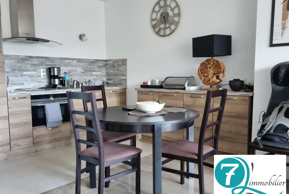 Appartement lumineux de 40 m² avec terrasse et cave aux Hôpitaux Neufs 