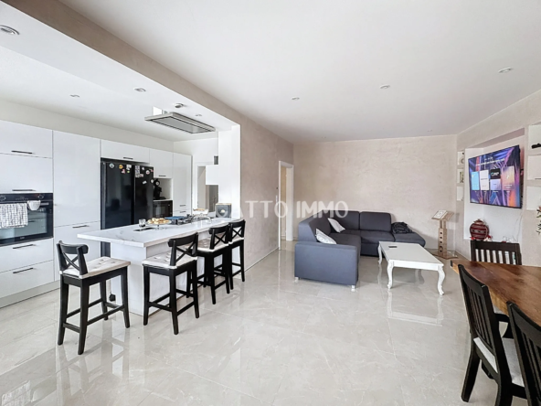 Immeuble polyvalent à Creutzwald avec grand potentiel d'aménagement