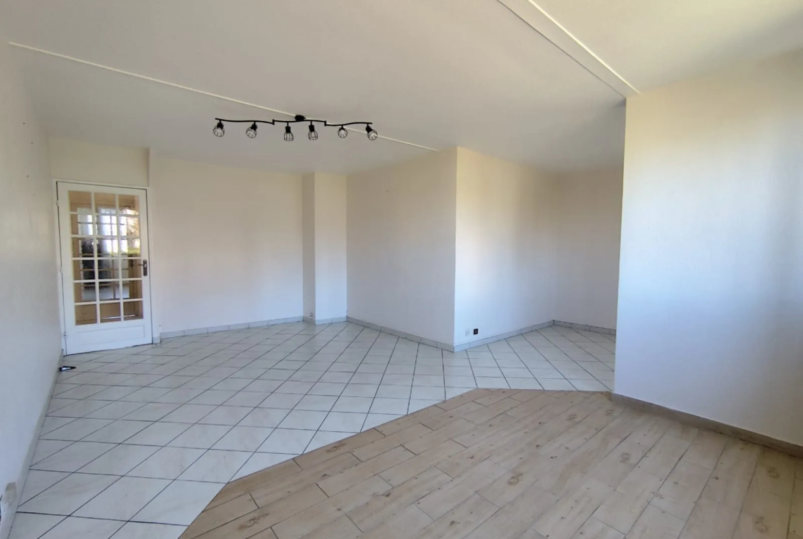 Appartement F4 spacieux à Firminy avec cave et garage - Excellent état 