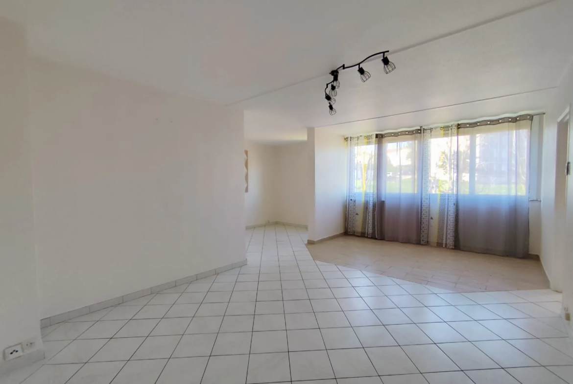 Appartement F4 spacieux à Firminy avec cave et garage - Excellent état 