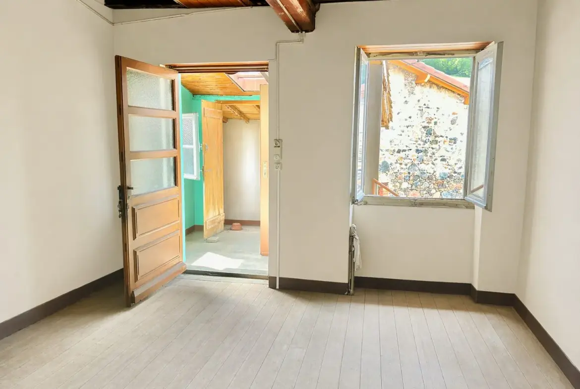 Maison à rénover de 100 m² avec terrain à Ancy, calme et vue dégagée 
