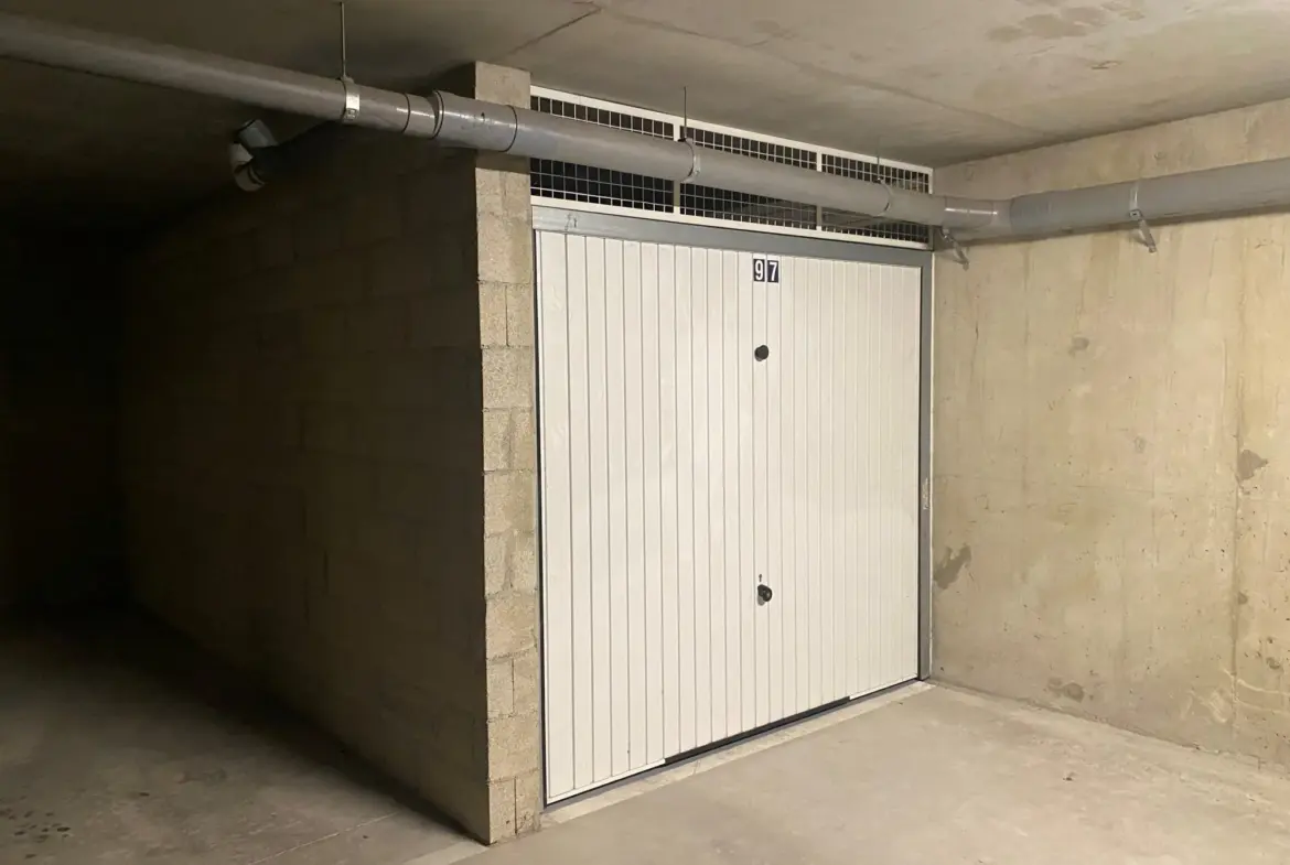 Garage souterrain sécurisé à Vigneux-sur-Seine - Idéal pour une protection optimale de votre véhicule 