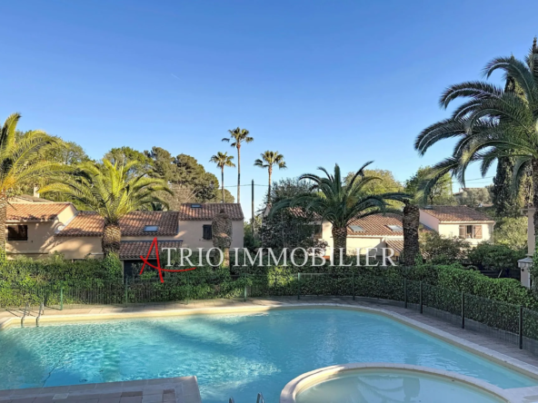 Duplex lumineux avec terrasse et piscine à Cagnes-sur-Mer, résidence calme