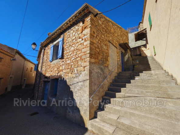 A vendre maison en pierre de 45 m² avec vue panoramique à Castellet-Les-Sausses