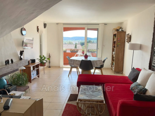 Bel appartement duplex de 67 m² à Cogolin avec terrasse et parking