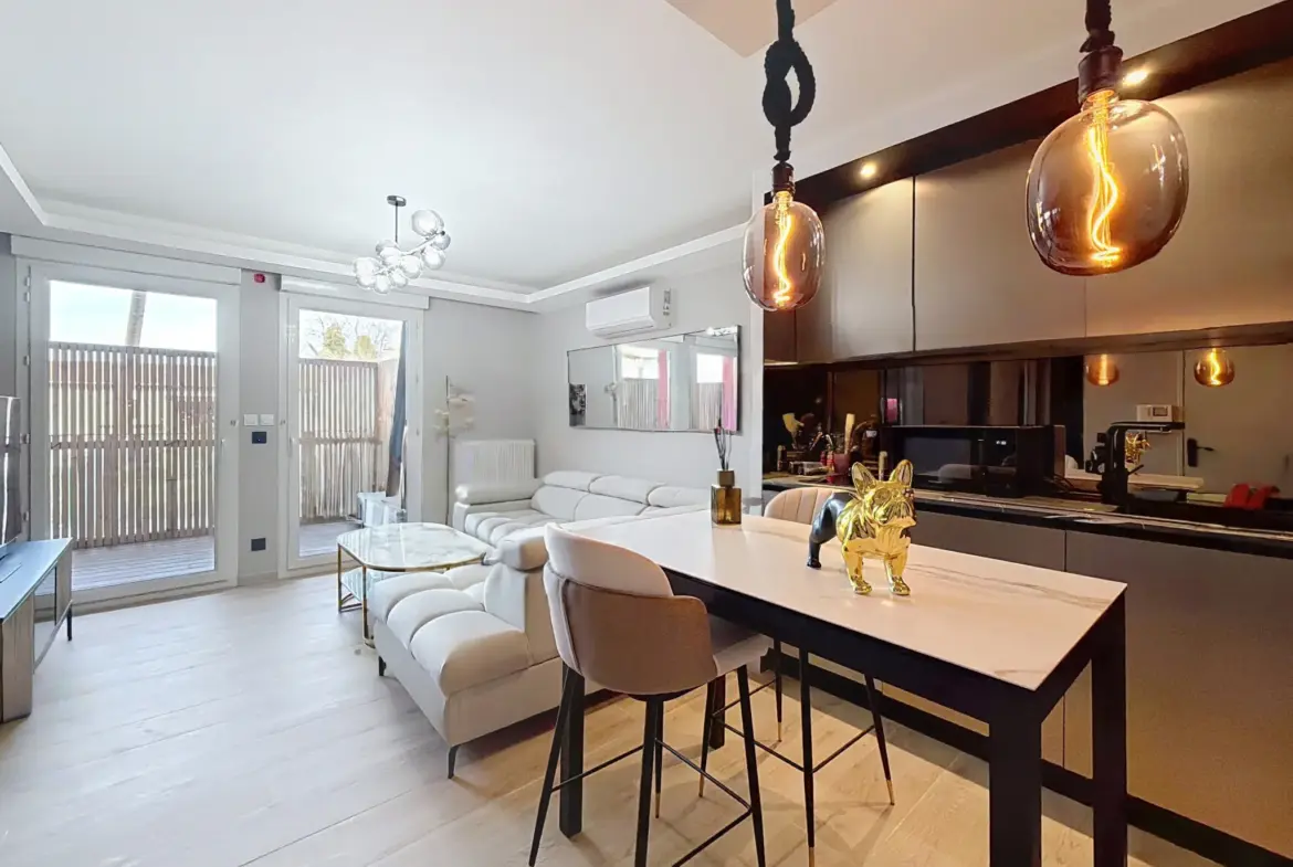 Appartement T2 rénové de 40 m² à Bron avec garage et balcon - Investissement ou résidence 