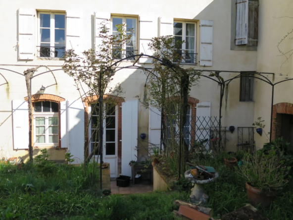 Grande maison de village à Belpech avec dépendances et potentiel exceptionnel