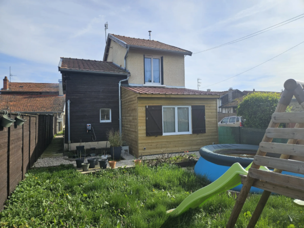 Maison 91 m² à Hallignicourt avec jardin et chalet de remise