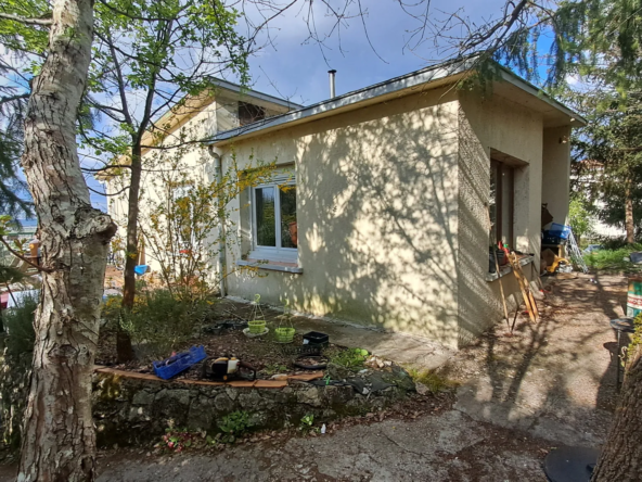 Maison semi-enterrée avec vue sur Villeneuve-sur-Lot - 60 m², 2 chambres, garage, jardin enLot-et-Garonne