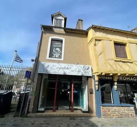 Immeuble en centre-ville de Redon 200m² avec local commercial et travaux à prévoir