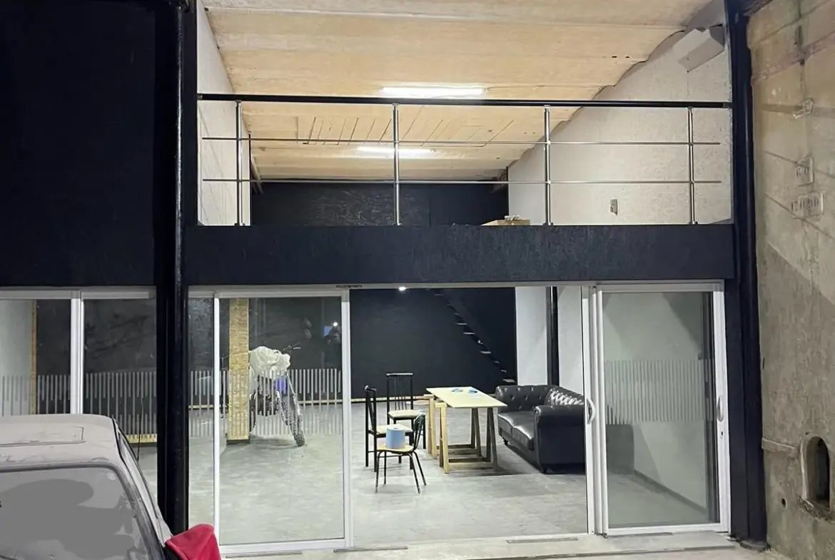 Garage de 300 m² proche du centre-ville d'Épinal avec atelier et stationnement sécurisé 