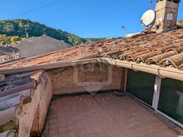 Maison de village à vendre à Gonfaron avec terrasse et cave – Idéal investisseur ou primo-accédant