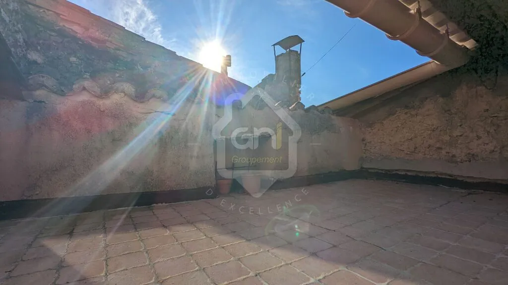 Maison de village à vendre à Gonfaron avec terrasse et cave – Idéal investisseur ou primo-accédant 