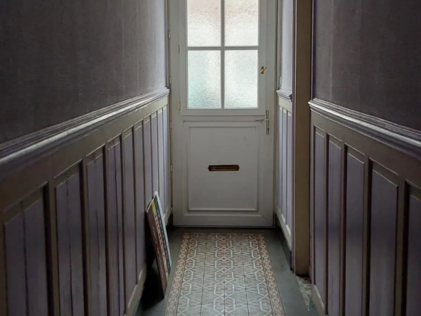 Couloir entrée Immeuble de 140 m² à Roubaix proche métro et commerces - Investissez dès maintenant
