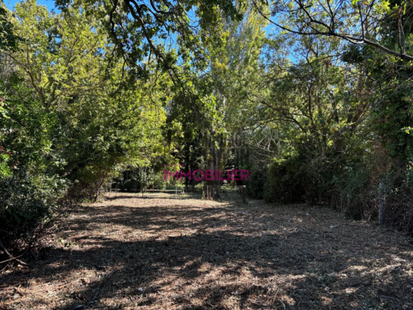 Terrain constructible de 600 m² à Avignon, quartier Fontcouverte