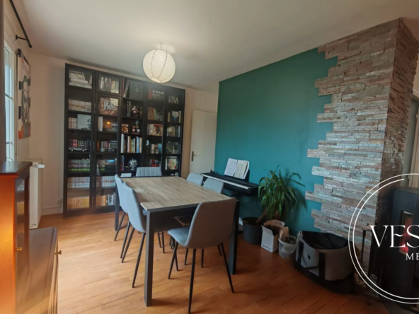 Maison individuelle avec véranda, jardin clos, garage en fond d'impasse à Mirebeau-sur-Bèze