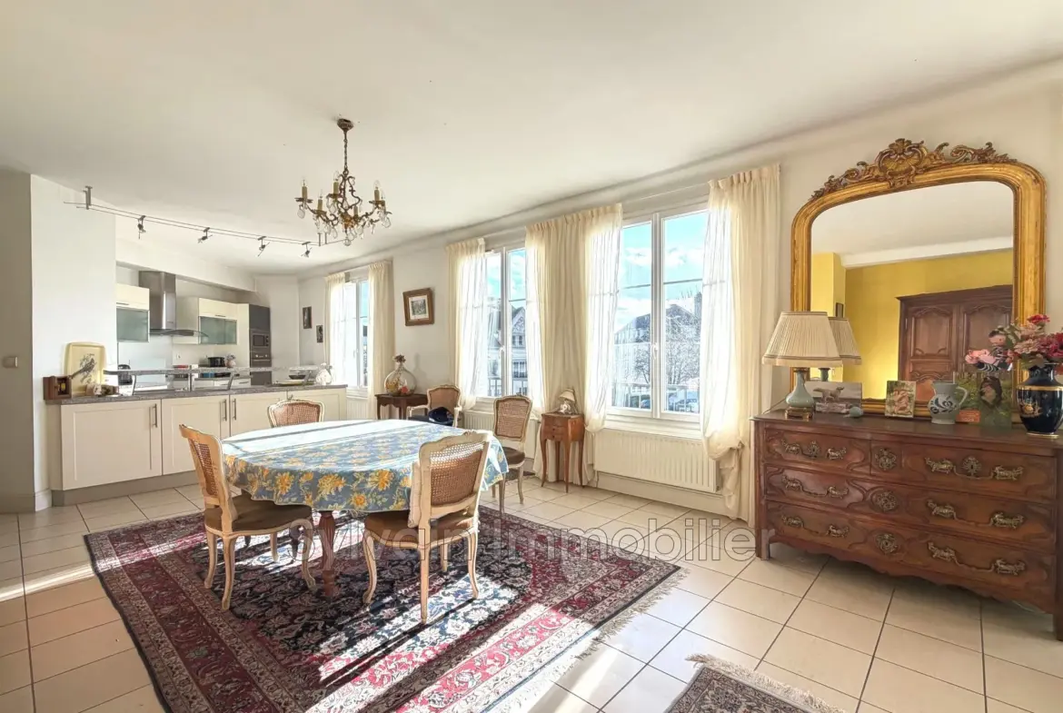 Magnifique appartement familial de 142 m² au centre de Beauvais avec vue sur la cathédrale 