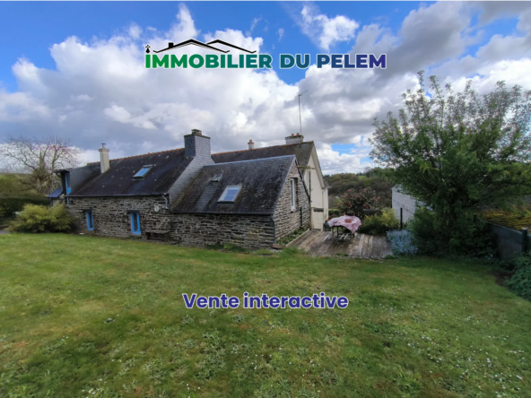 Maison avec gîtes, piscine chauffée et grand terrain en Centre-Bretagne