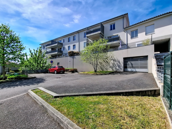Appartement T2 de 41,70 m² à Montagny avec terrasse, parking et garage sécurisés